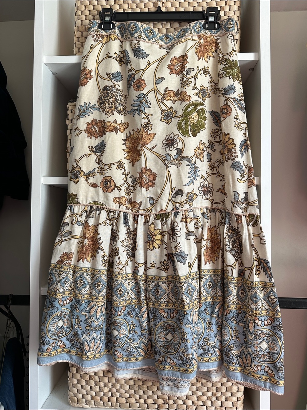 House of Harlow 1960 bohemian linen maxi skirt. Pull on style!
